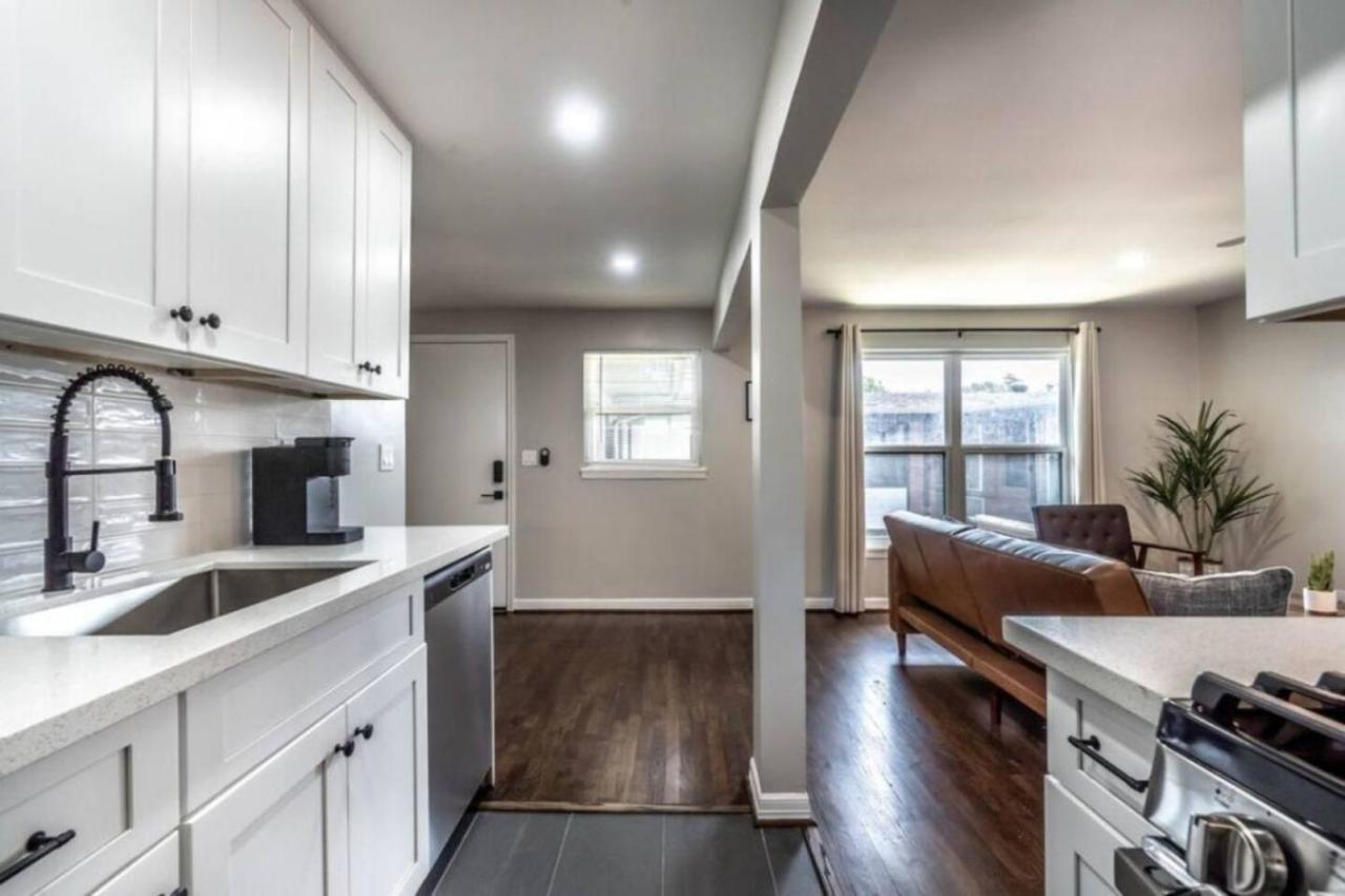 Roomy Urban Apartment Montrose! Free Parking #3 Хьюстон Экстерьер фото